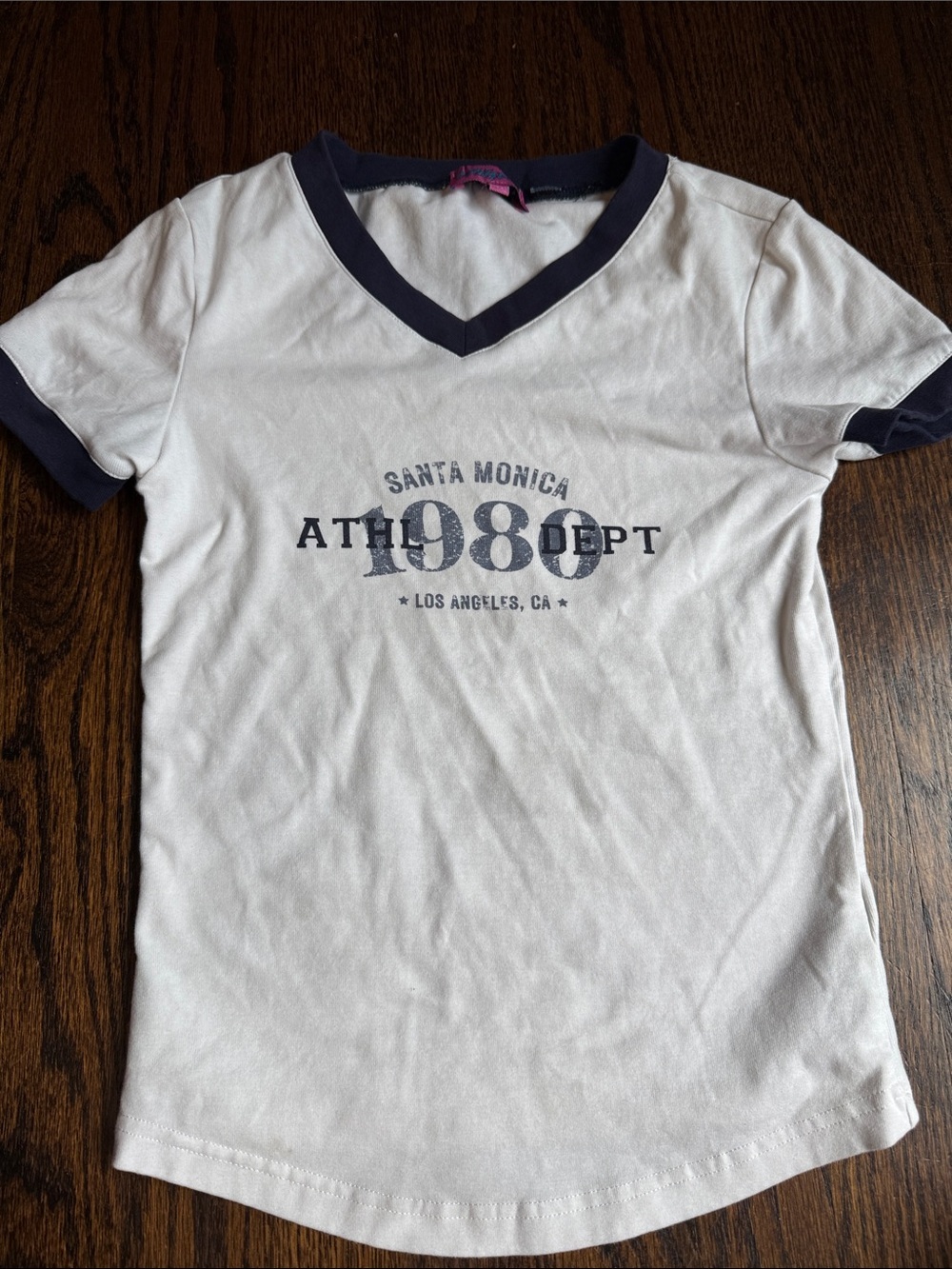 Women’s XS Edikted Graphic V-Neck Tee with Navy Trim